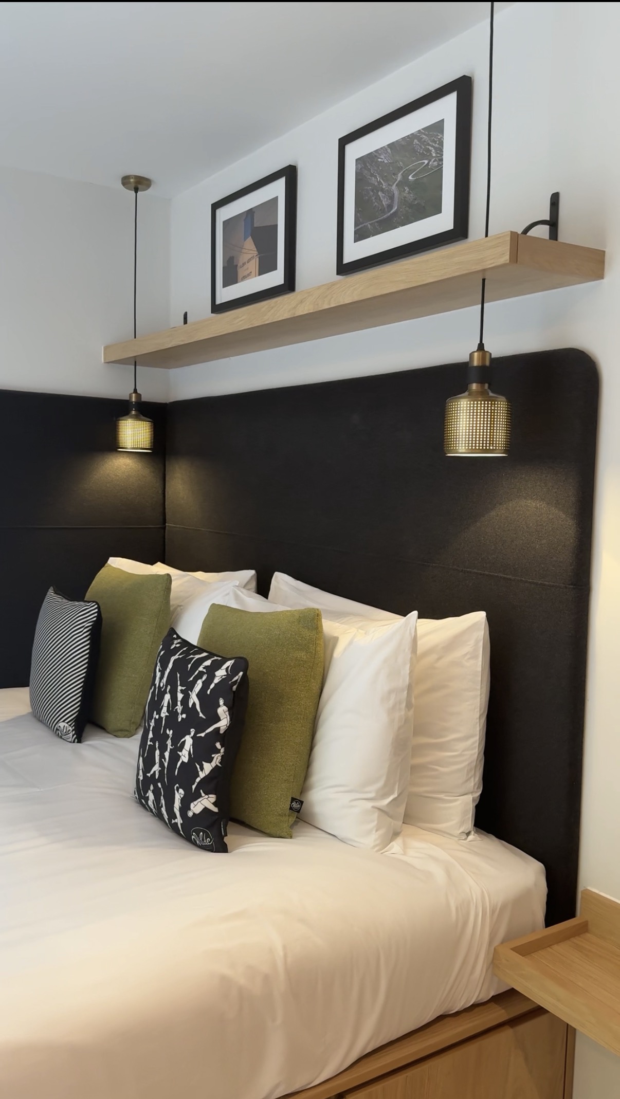 The rooms at Wilde Apart Hotels Edinburgh Grassmarket, a hotel in Old Town with a view of Edinburgh Castle